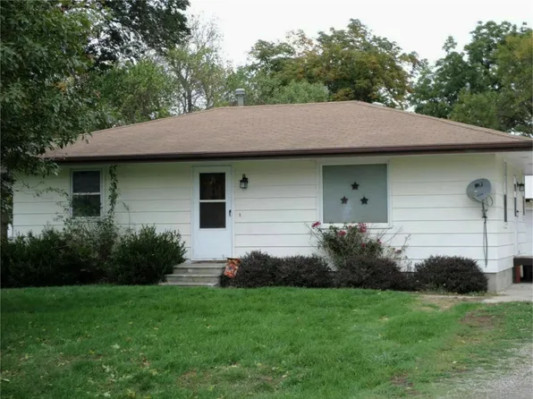 10176 S 34th Ave W, Colfax, IA 50054