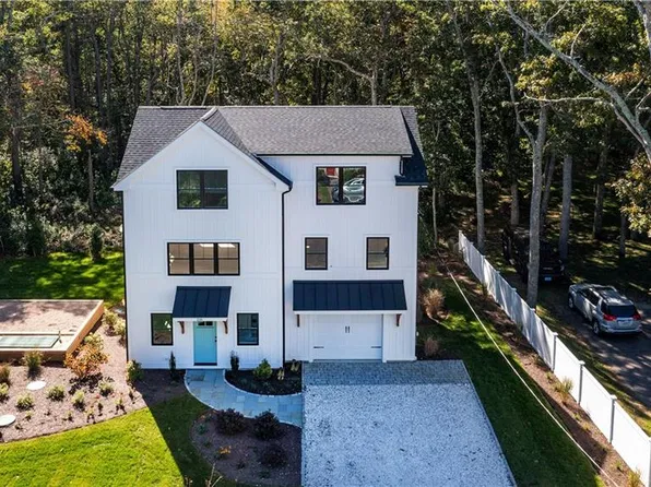 216 South Pier Rd, Narragansett, RI 02882