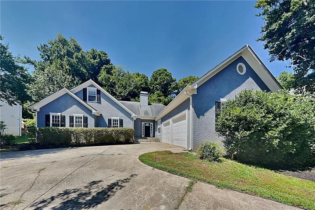 3 bed, 2.5 bath, 2748 sqft, $2,690 — Photo 1