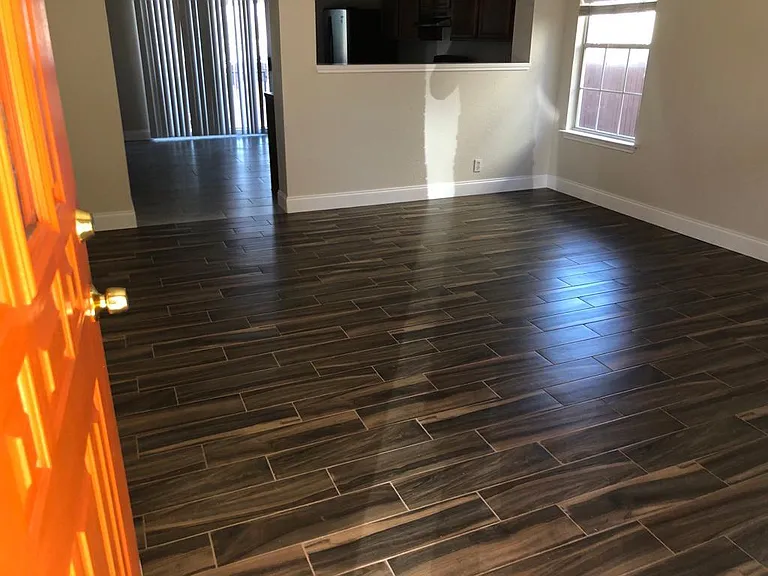 Wood looking porcelain tiles