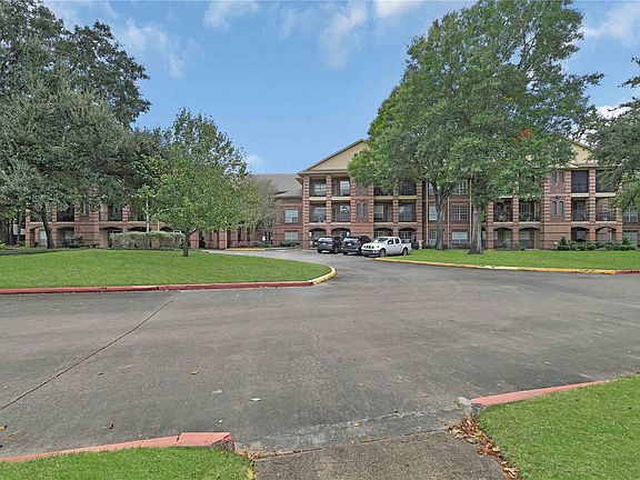 2nd image of 2803 Kings Crossing Dr APT 108
