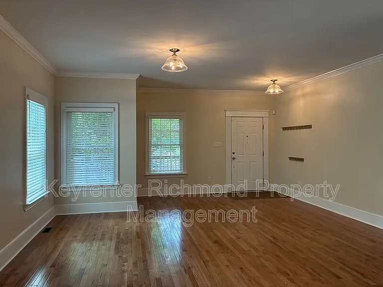 615 S Laurel St — Photo 6