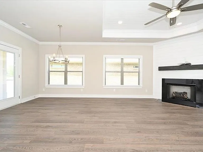 1807 Loebner Ln S #E — Photo 3