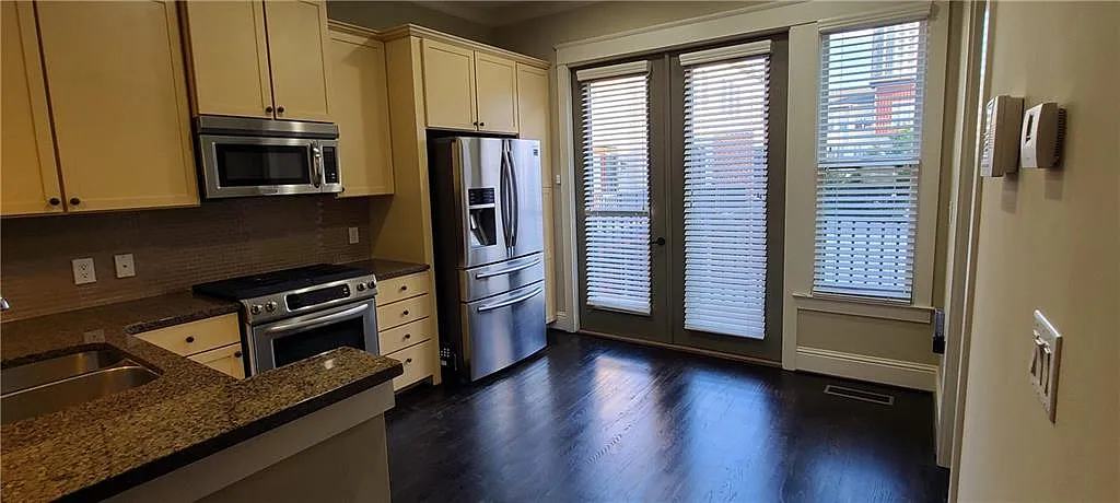 2 bed, 2.5 bath, 1390 sqft, $2,950 — Photo 3