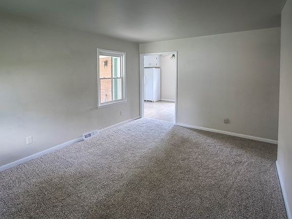 3rd image of 2936 Legion Park Dr