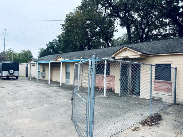 2336 Minnie St, Haltom City, TX 76117