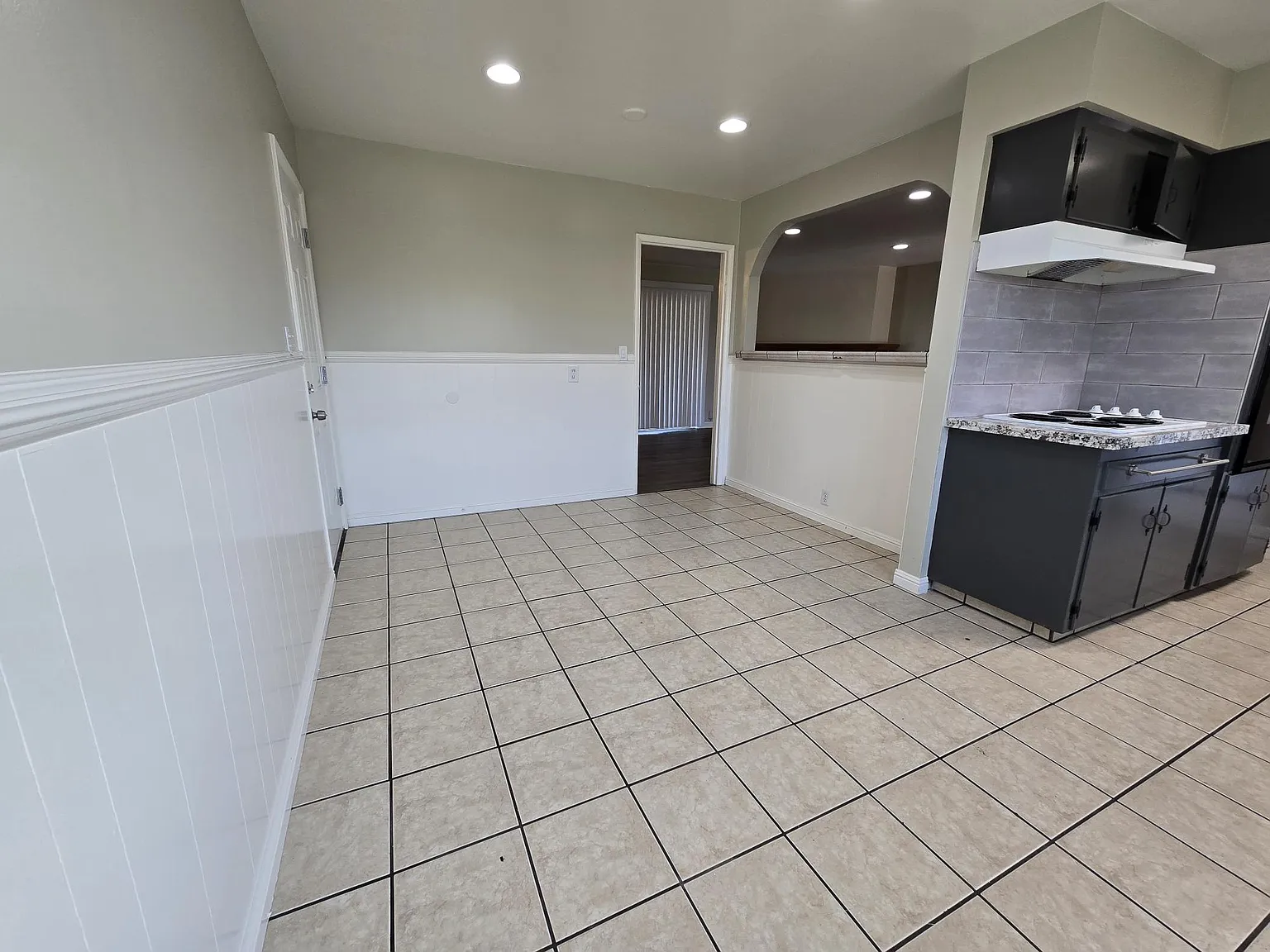 3 bed, 1376 sqft, $2,100 — Photo 4