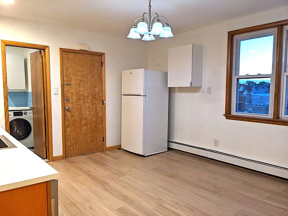 2nd image of 19 Andrew St APT 5