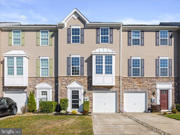 33 Tailor Ln, Sicklerville, NJ 08081