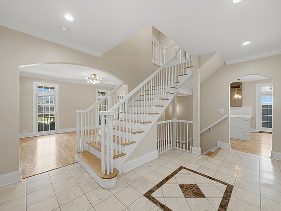2nd image of 301 Spruce St