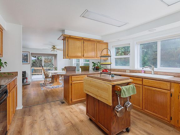 5th image of 280 NE 69th Pl