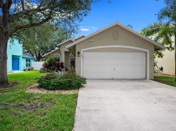 105 Pennock Landing Cir
