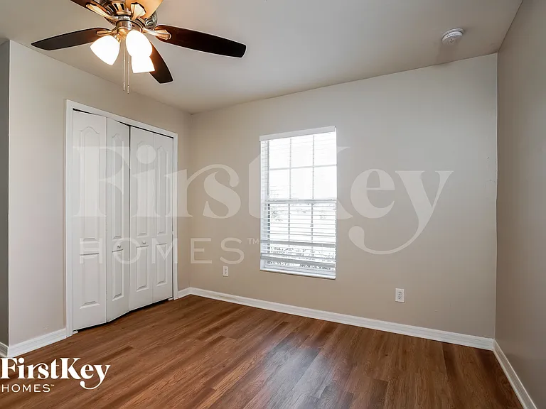 1002 NE 33rd Ln — Photo 10
