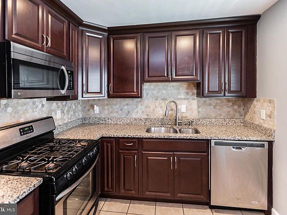 2nd image of 15123 Catalpa Ct