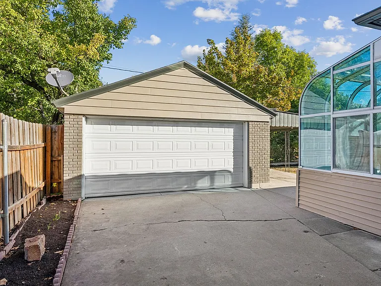 1021 E Millbert Ave — Photo 18