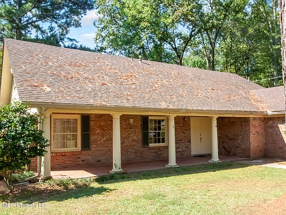 4th image of 271 Woodland Dr