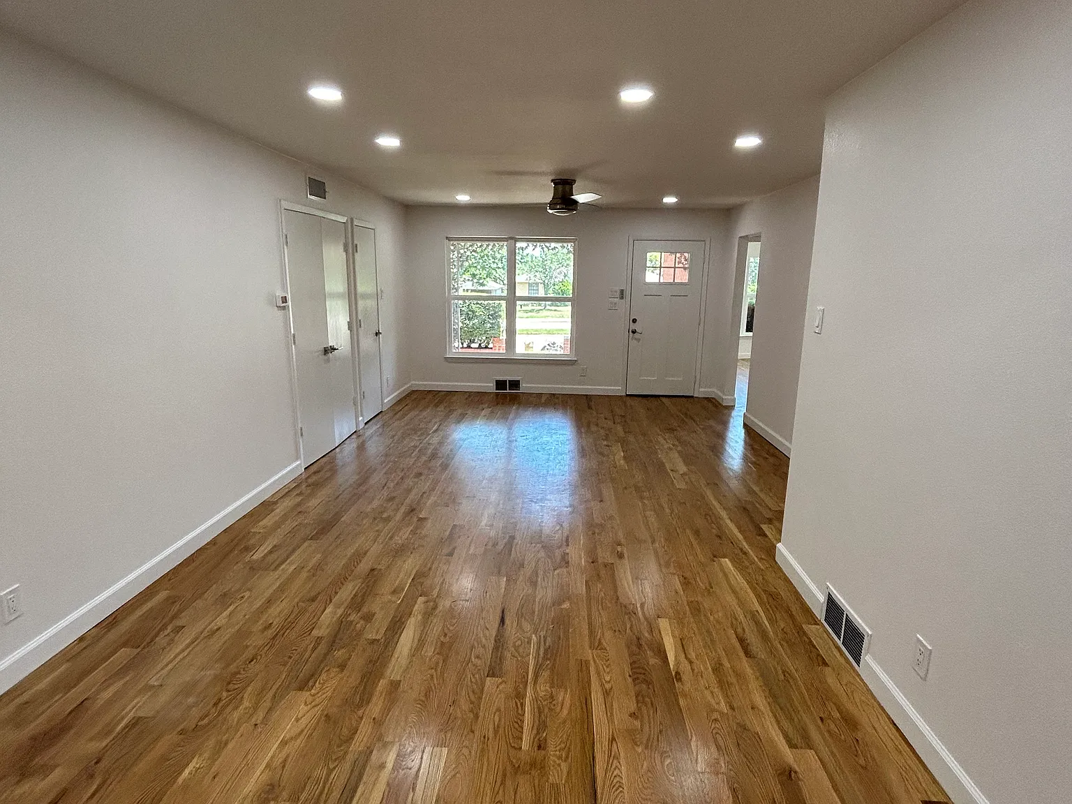 2 bed, 1100 sqft, $2,795 — Photo 2