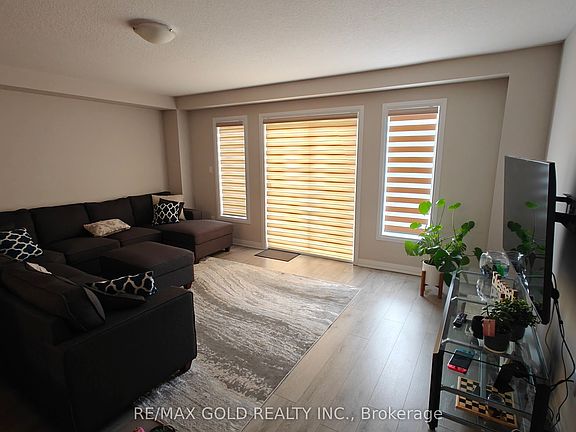 3rd image of 69 Fenside St