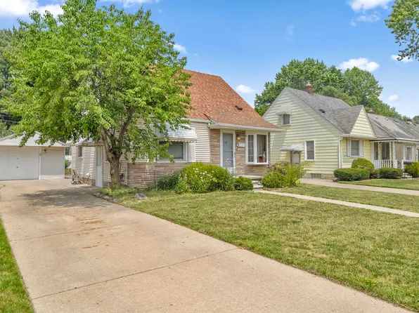 24700 Ross St, Dearborn, MI 48124