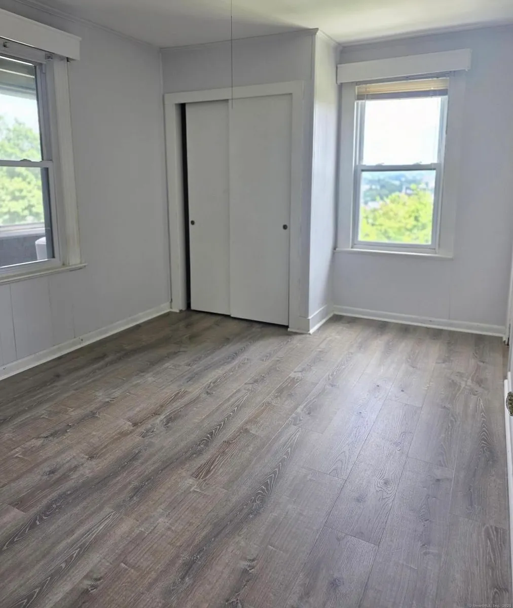 Building Photo - 26 Starview Ave #2