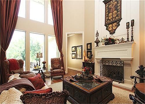 5th image of 615 Stratford Ln