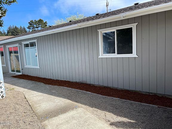 5th image of 5024 SE Keel Ave