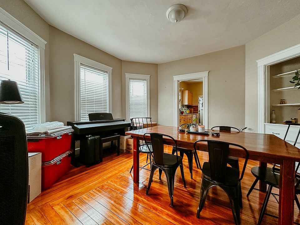 1st image of 170 Fellsway W Floor 3