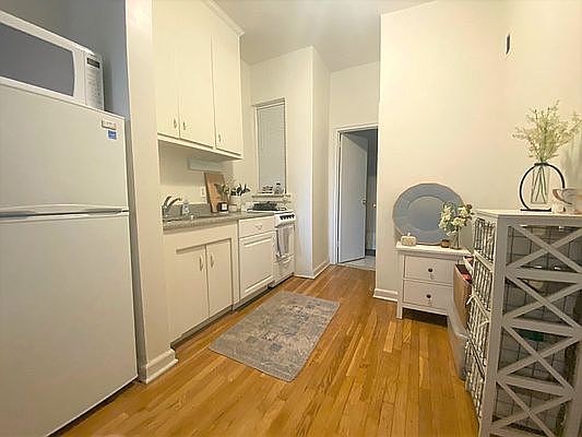 2nd image of 48 E End Ave Unit 48-2A