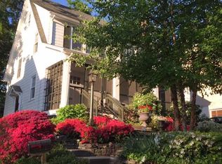 26 Oak Ln, Douglaston, NY 11363