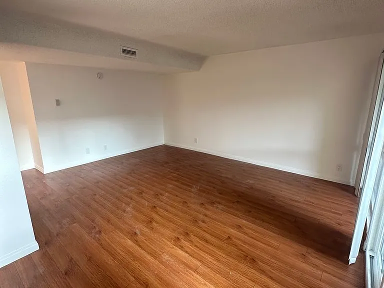 511 N Kenmore — Photo 4