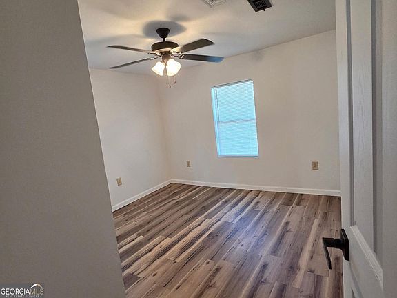 5th image of 2336 Woodlawn Ave
