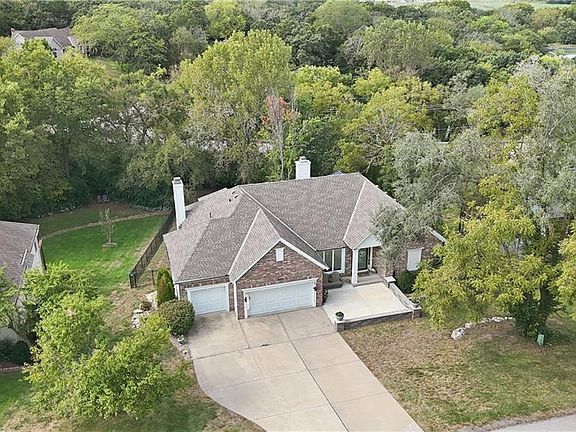 2nd image of 16024 Meadow Ln