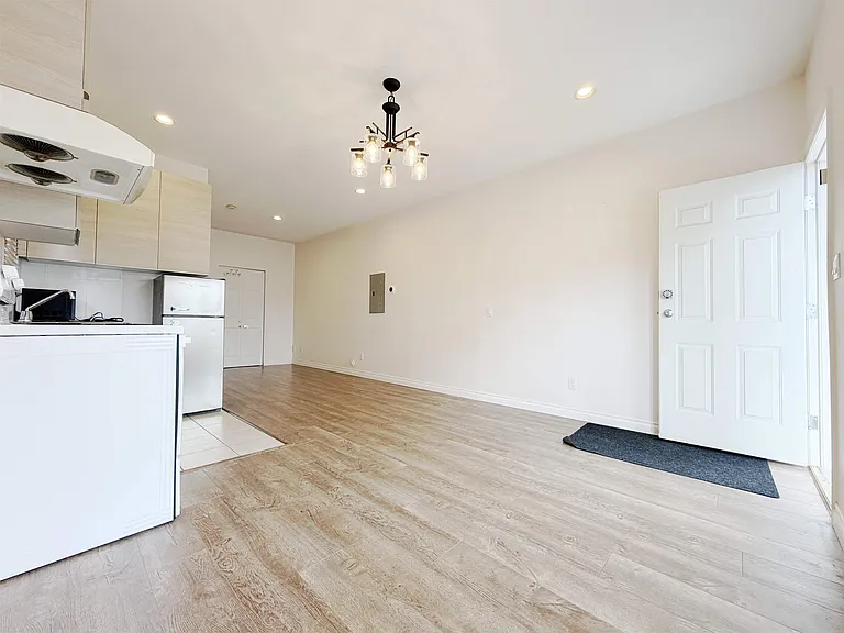 6952 Curtis St — Photo 8