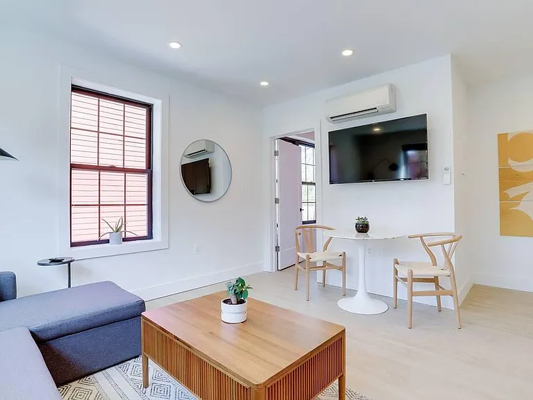 712 G St SE #101 — Photo 11