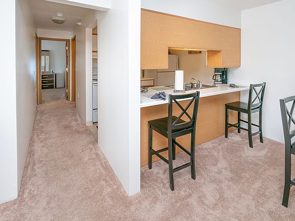 4th image of 1701 Bond St #33