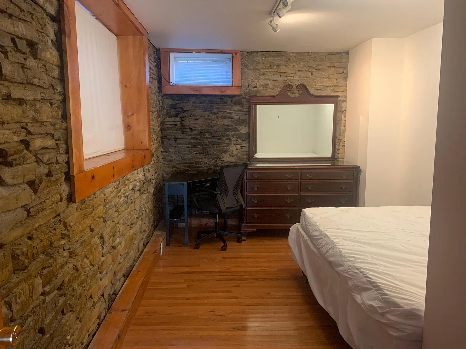 2 bed, 1320 sqft, $1,690 — Photo 4