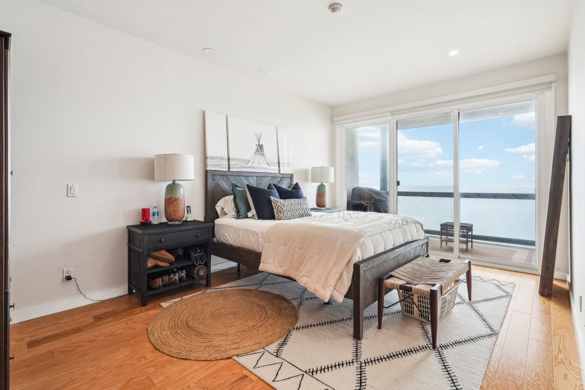 Esplanade 205-2404-014