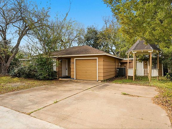 3rd image of 1759 S Park Dr