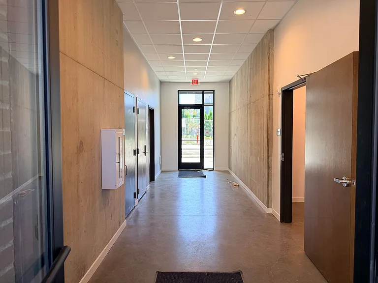 Abbey Creek Square Luxury Apartments — Photo 28