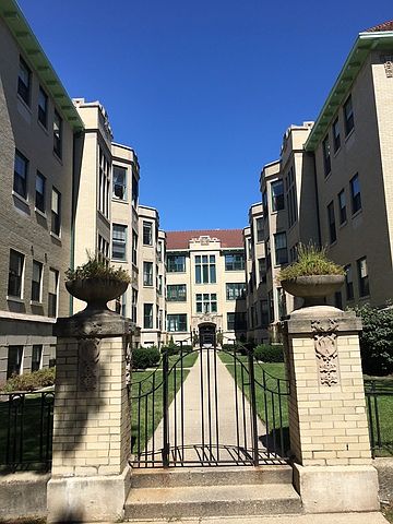 1st image of 1432 W Lunt Ave APT 1S
