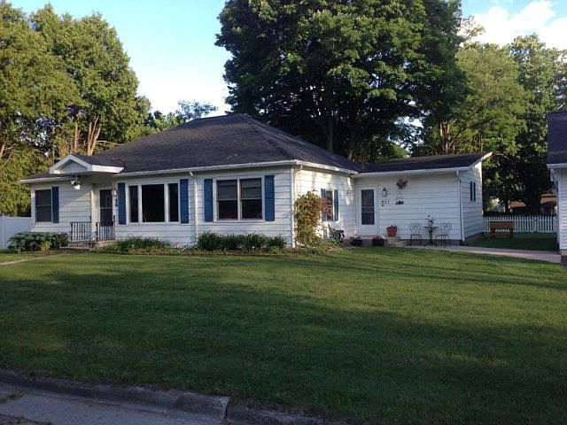 1st image of 951 Texas St
