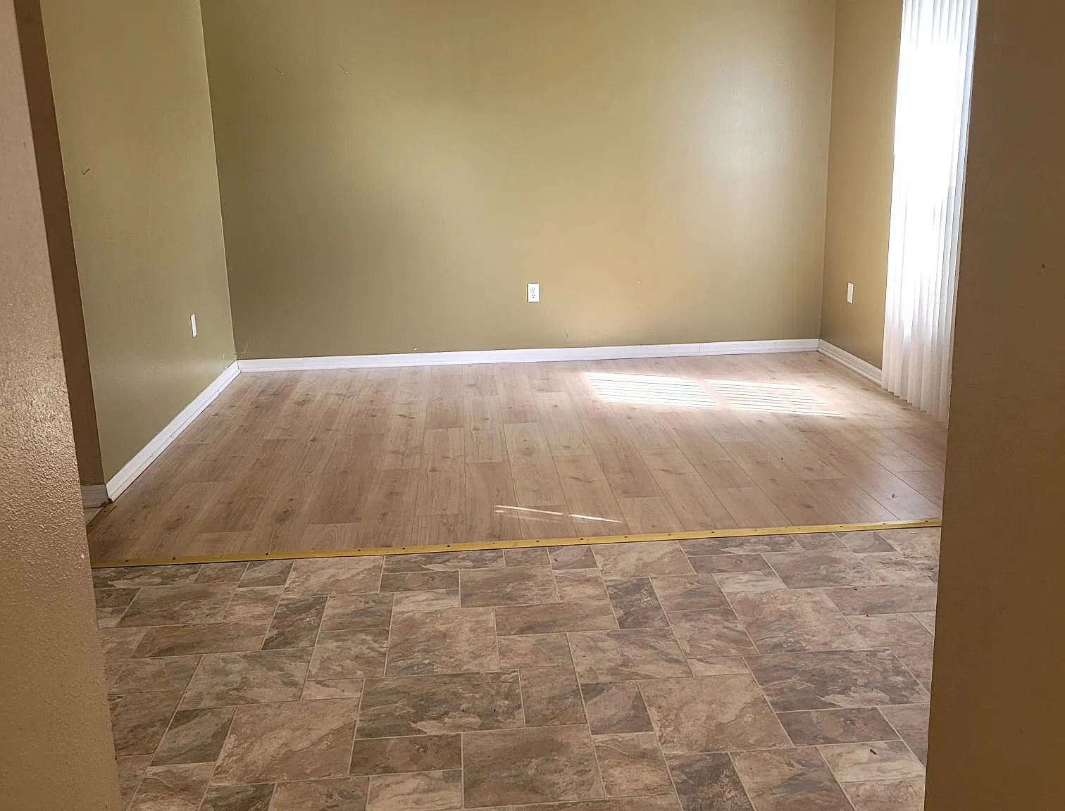 4 bed, 2.5 bath, 2852 sqft, $2,100 — Photo 4