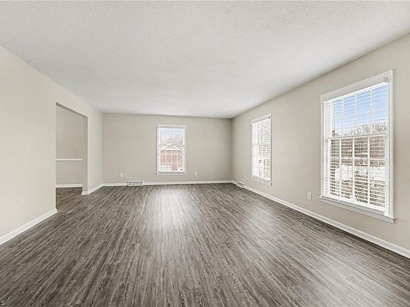 3rd image of 1408 Sweetbriar Ct
