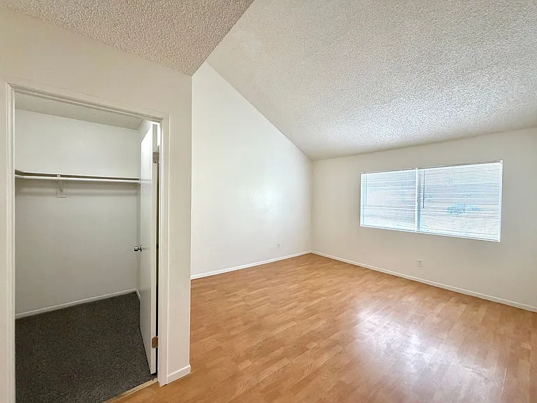 2652 Shadow Hills Dr — Photo 11