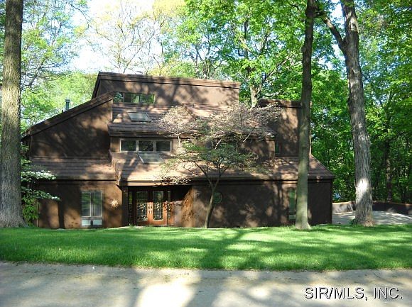 1st image of 33 Camelot Dr