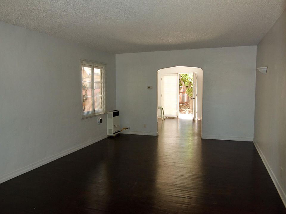 1st image of 433 N Mentor Ave