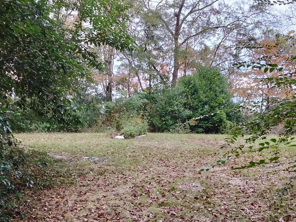 2nd image of 320 Currie St Lot 2