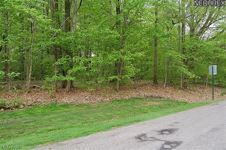 2nd image of Sugarbush Dr