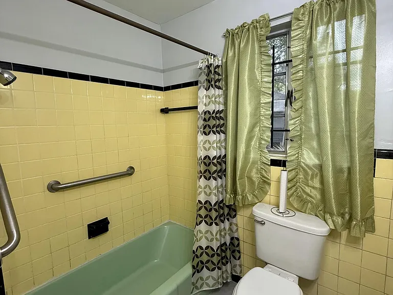 1071 Reiman St — Photo 5
