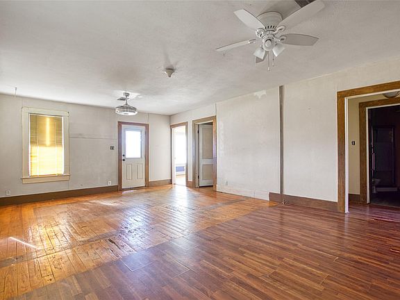 3rd image of 209 Avenue H
